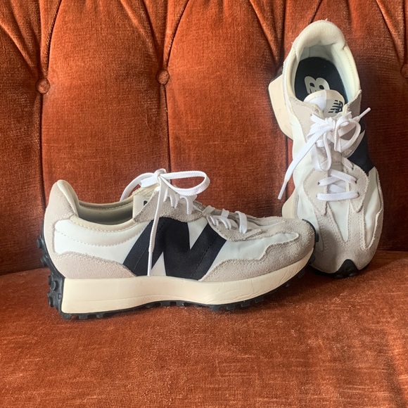 New Balance 327 women’s sneakers size 7 - Picture 1 of 10